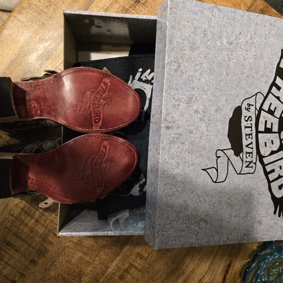 Freebird By Steven Cassandra Booties - Picture 10 of 14